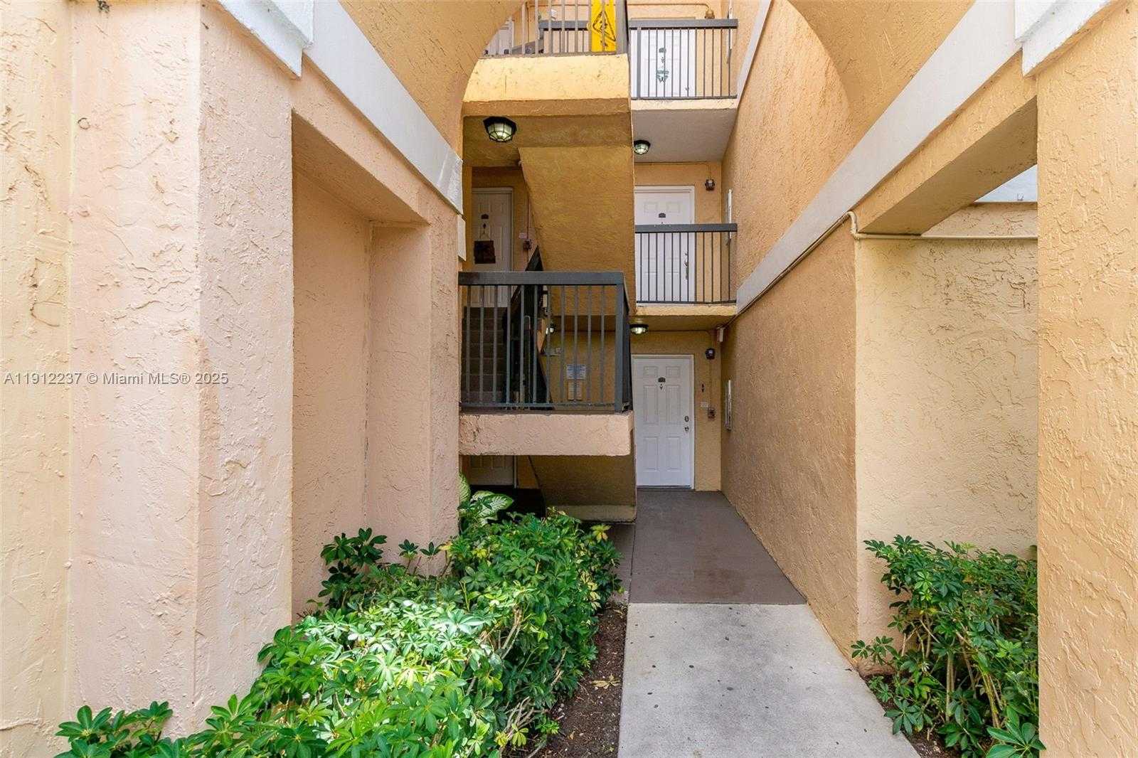 Small Image of 5721 RIVERSIDE DR #202B5, Coral Springs Number 4