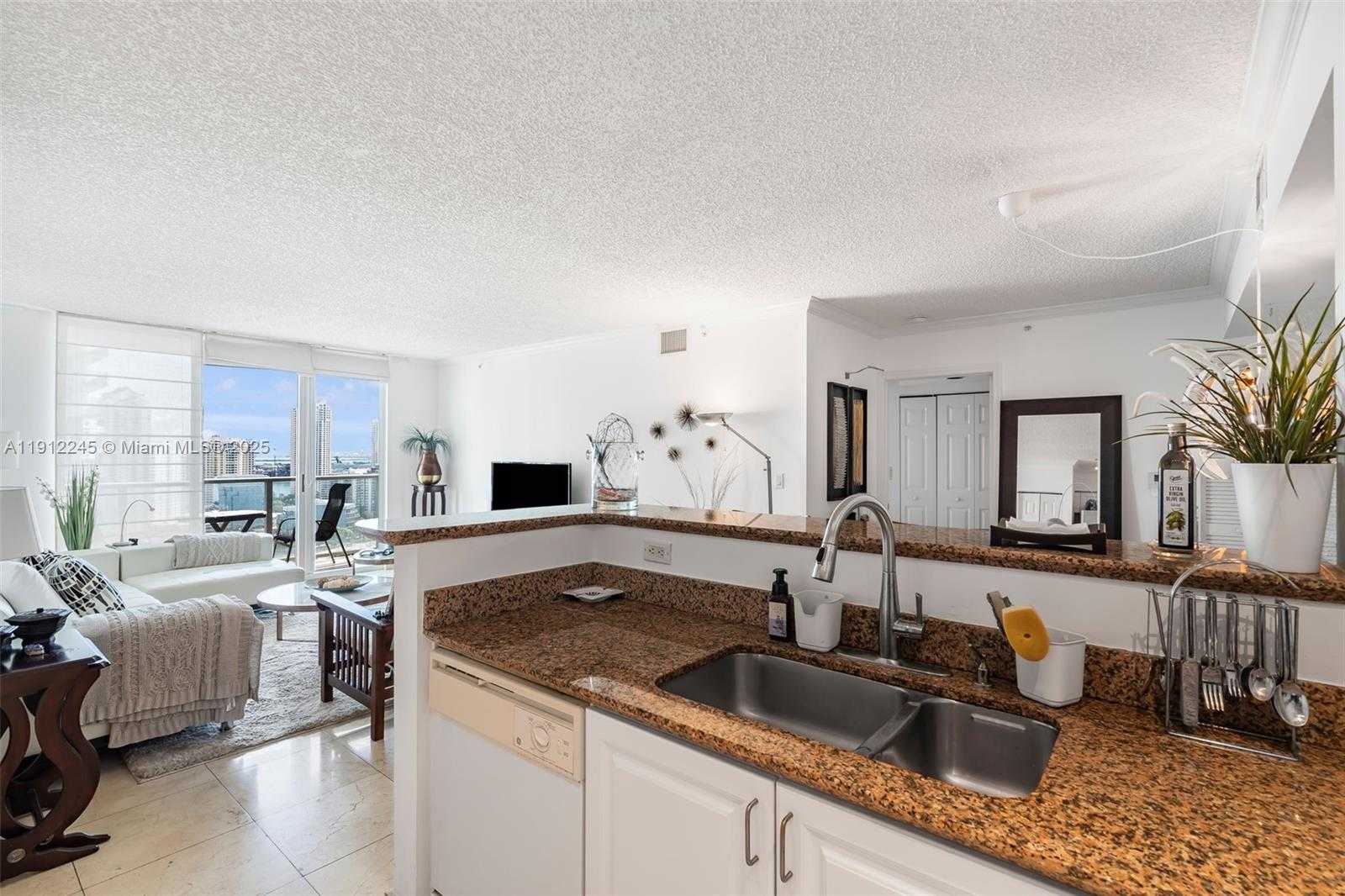 Small Image of 1155 BRICKELL BAY DR #2708, Miami Number 11
