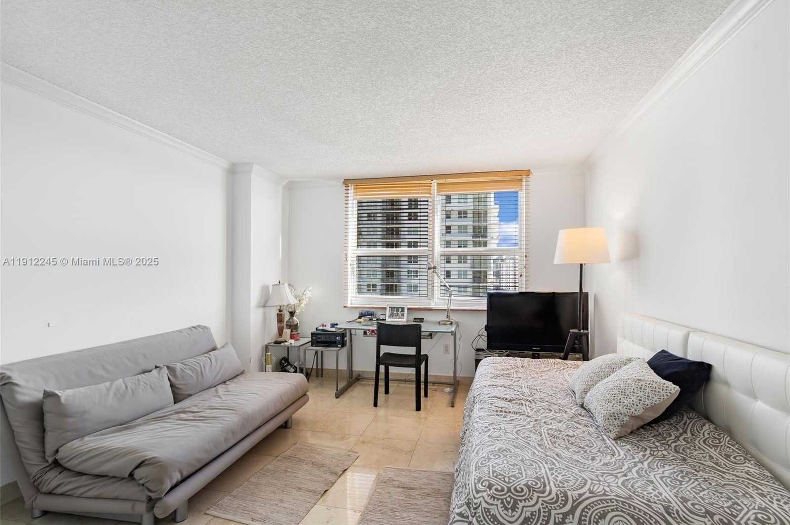 Small Image of 1155 BRICKELL BAY DR #2708, Miami Number 13