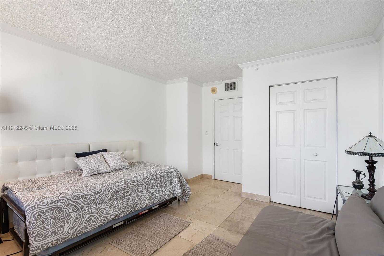 Small Image of 1155 BRICKELL BAY DR #2708, Miami Number 14