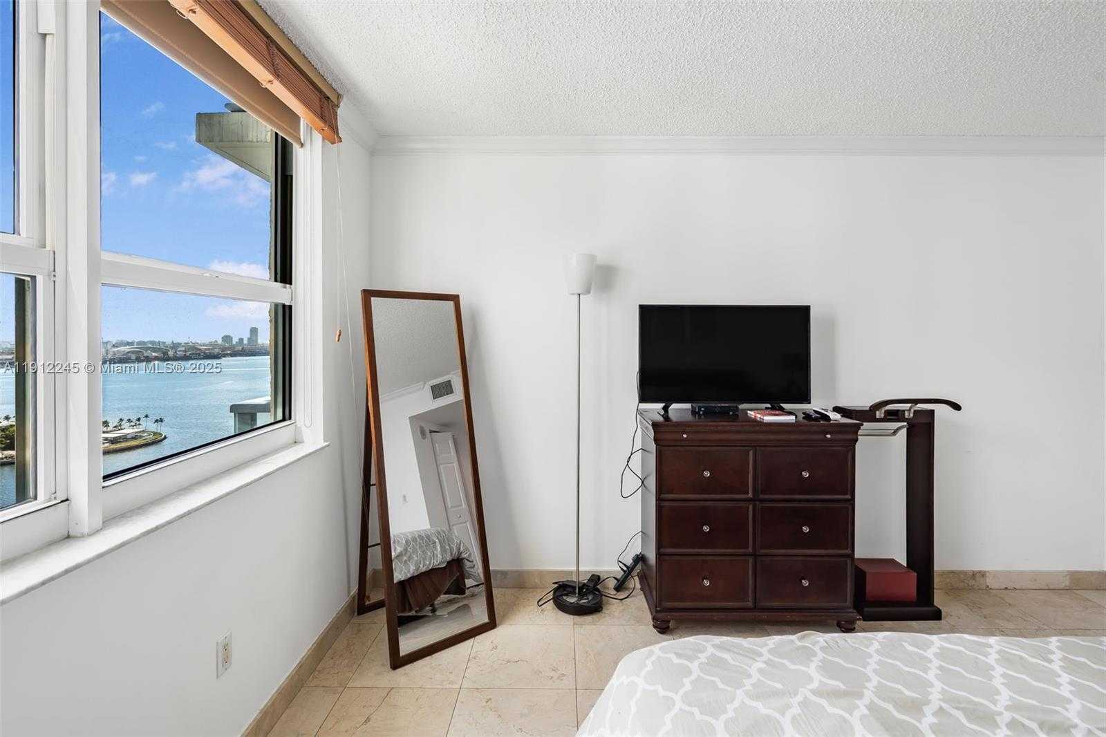 Small Image of 1155 BRICKELL BAY DR #2708, Miami Number 16