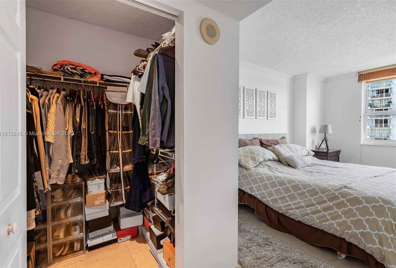 Small Image of 1155 BRICKELL BAY DR #2708, Miami Number 17