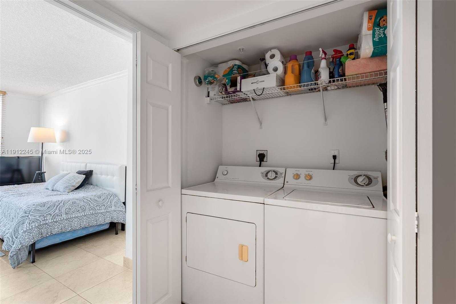 Small Image of 1155 BRICKELL BAY DR #2708, Miami Number 19