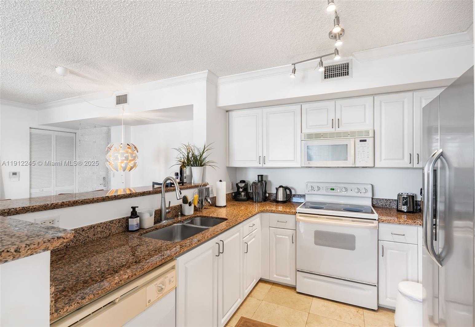 Small Image of 1155 BRICKELL BAY DR #2708, Miami Number 9