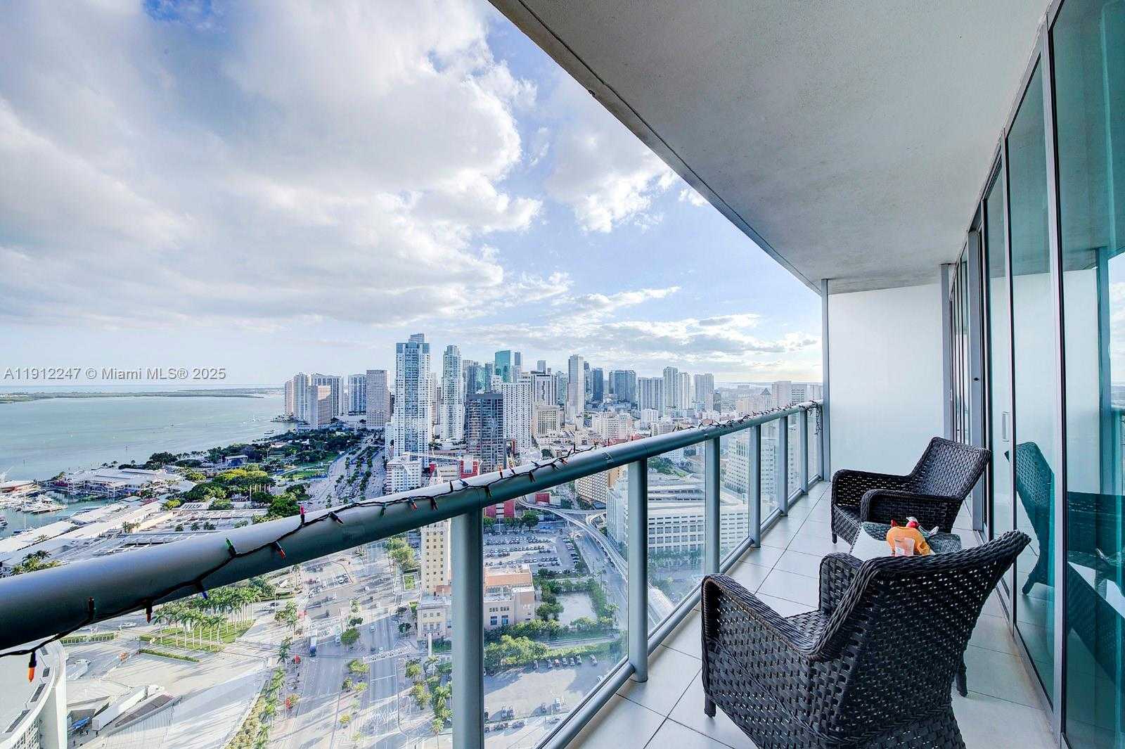 Small Image of 888 BISCAYNE BLVD #4007, Miami Number 14