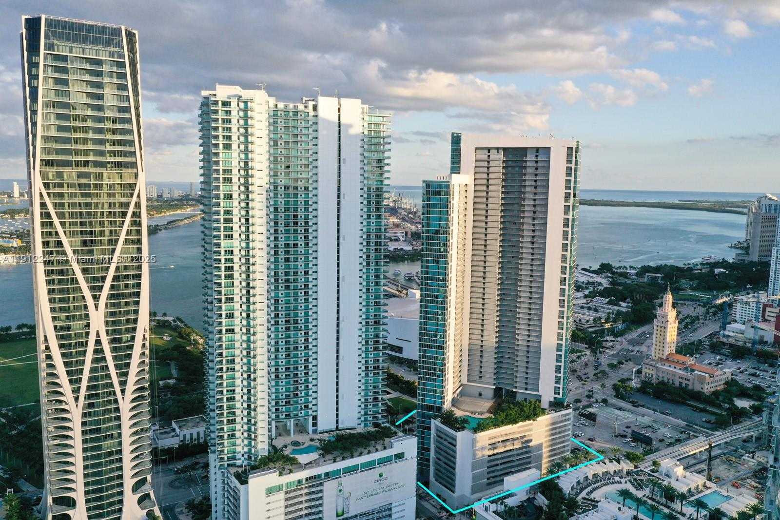 Small Image of 888 BISCAYNE BLVD #4007, Miami Number 17