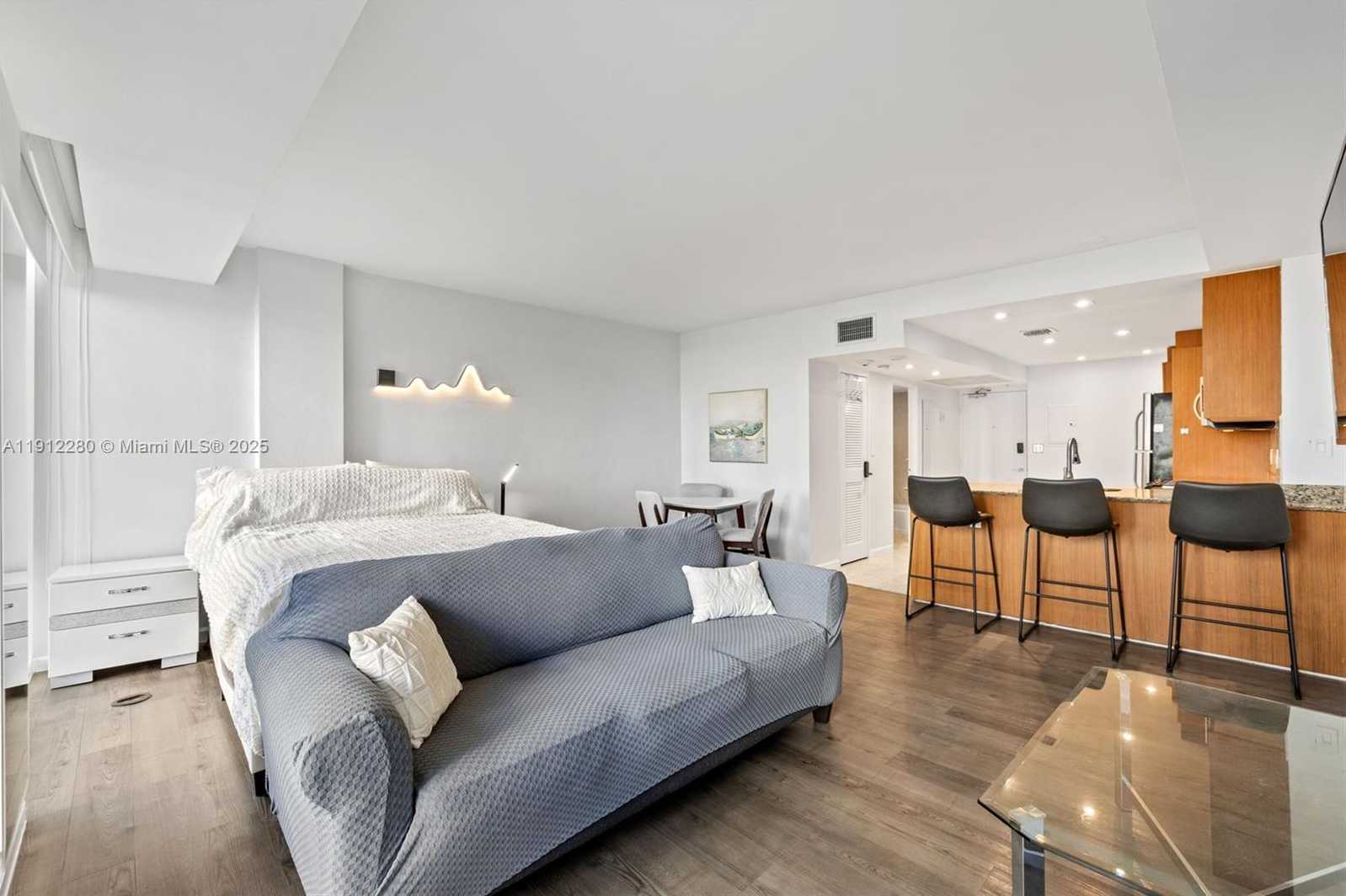 Small Image of 10275 COLLINS AVE #402, Bal Harbour Number 4