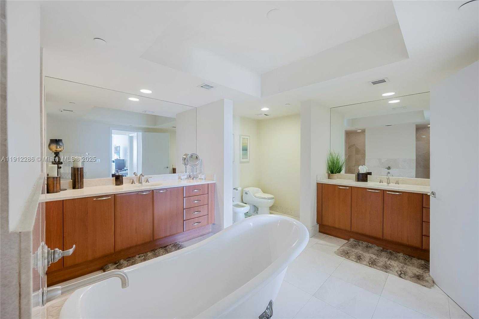 Small Image of 3301 NORTH EAST 183RD ST #1607, Aventura Number 12