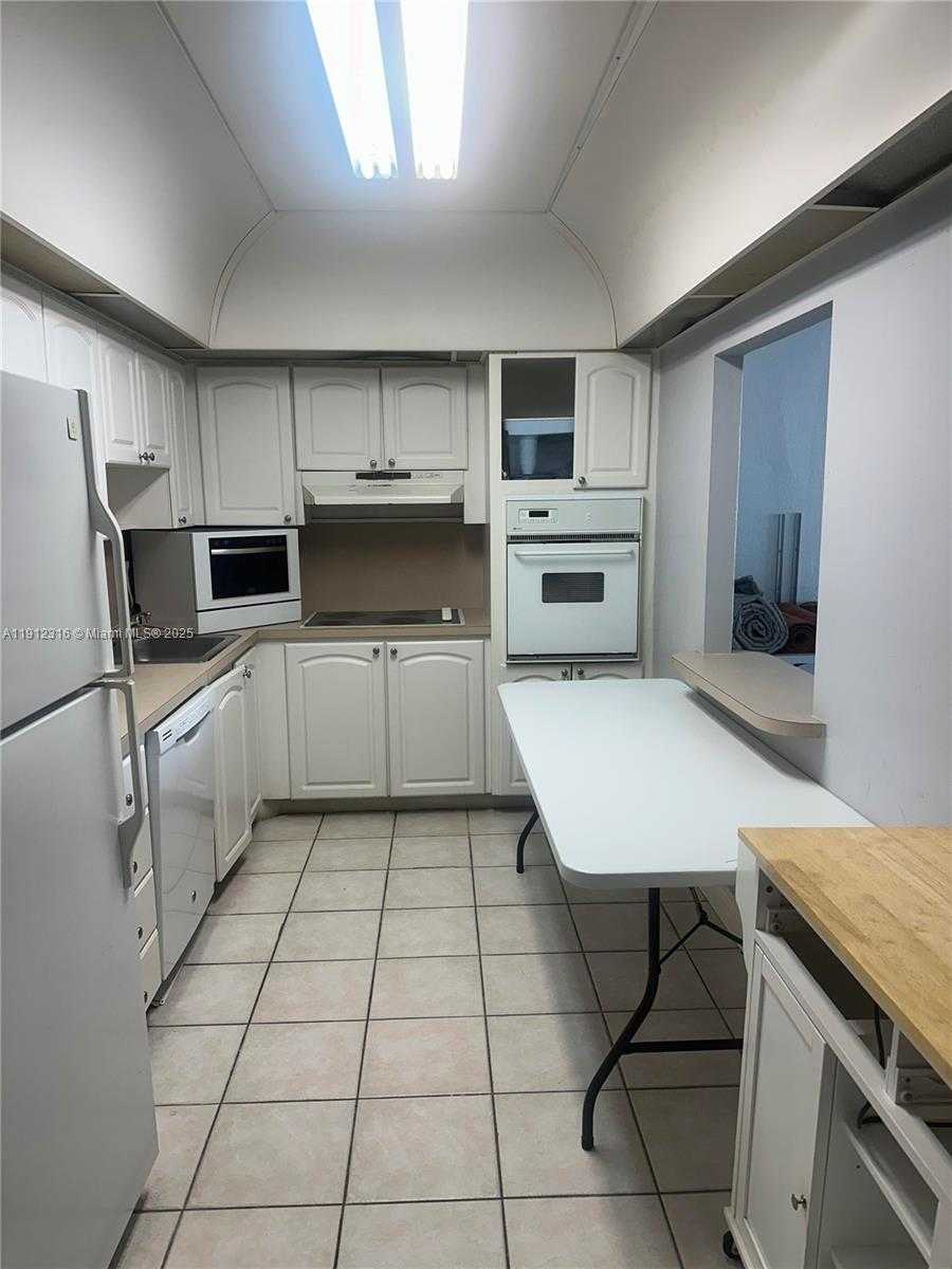 Small Image of 19390 COLLINS AVE #1019, Sunny Isles Beach Number 3