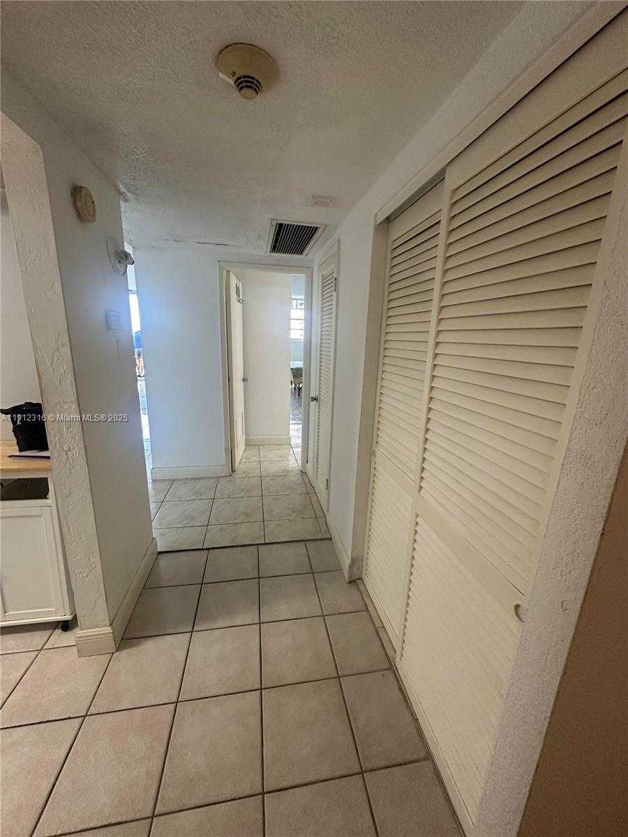 Small Image of 19390 COLLINS AVE #1019, Sunny Isles Beach Number 5