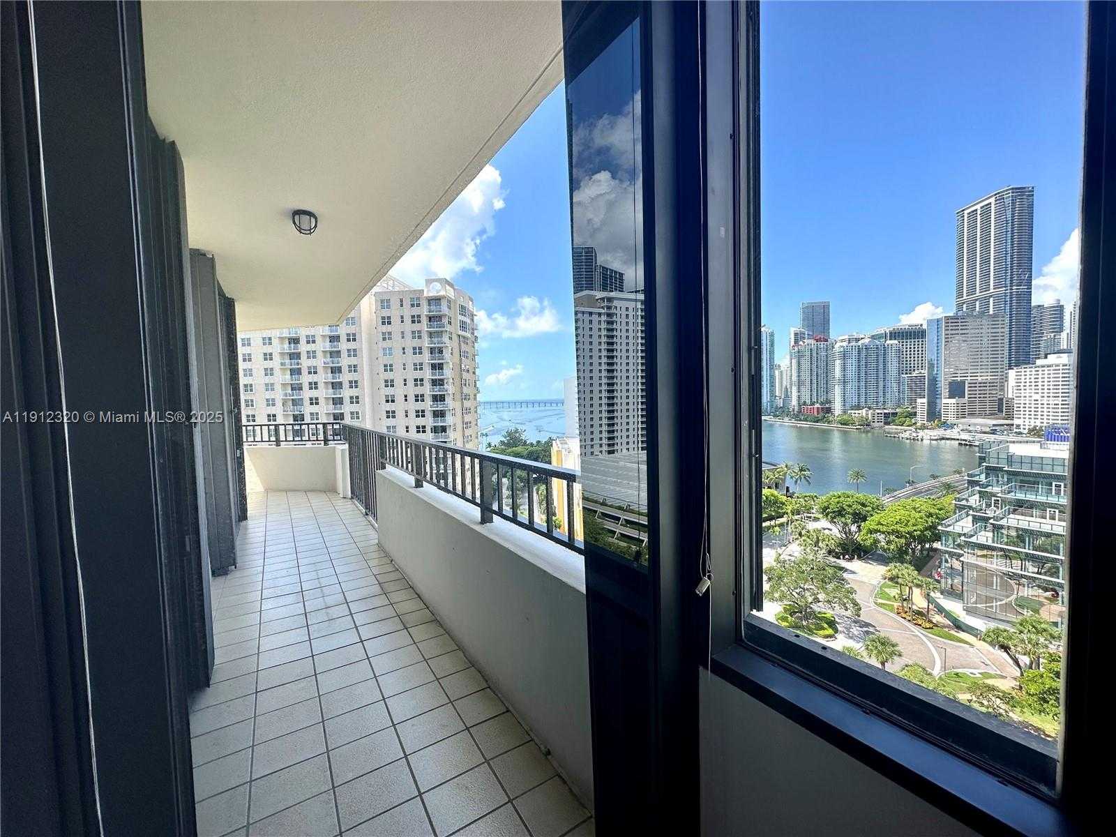 Small Image of 520 BRICKELL KEY DR #A1615, Miami Number 3