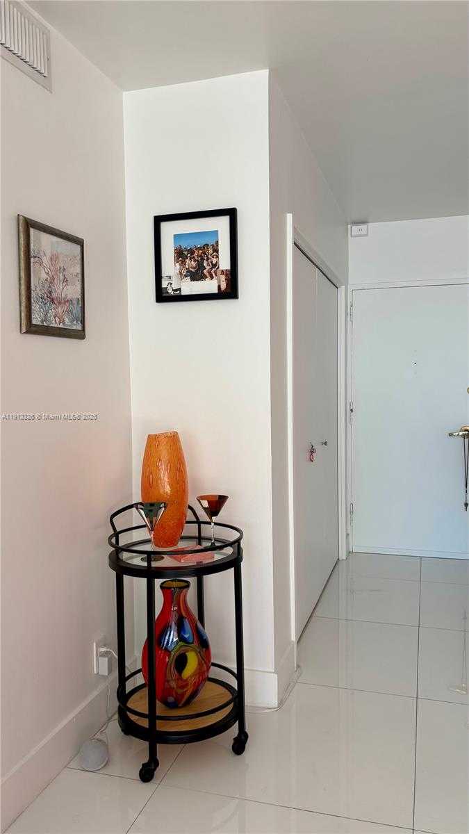 Small Image of 5700 COLLINS AVE #11B, Miami Beach Number 10