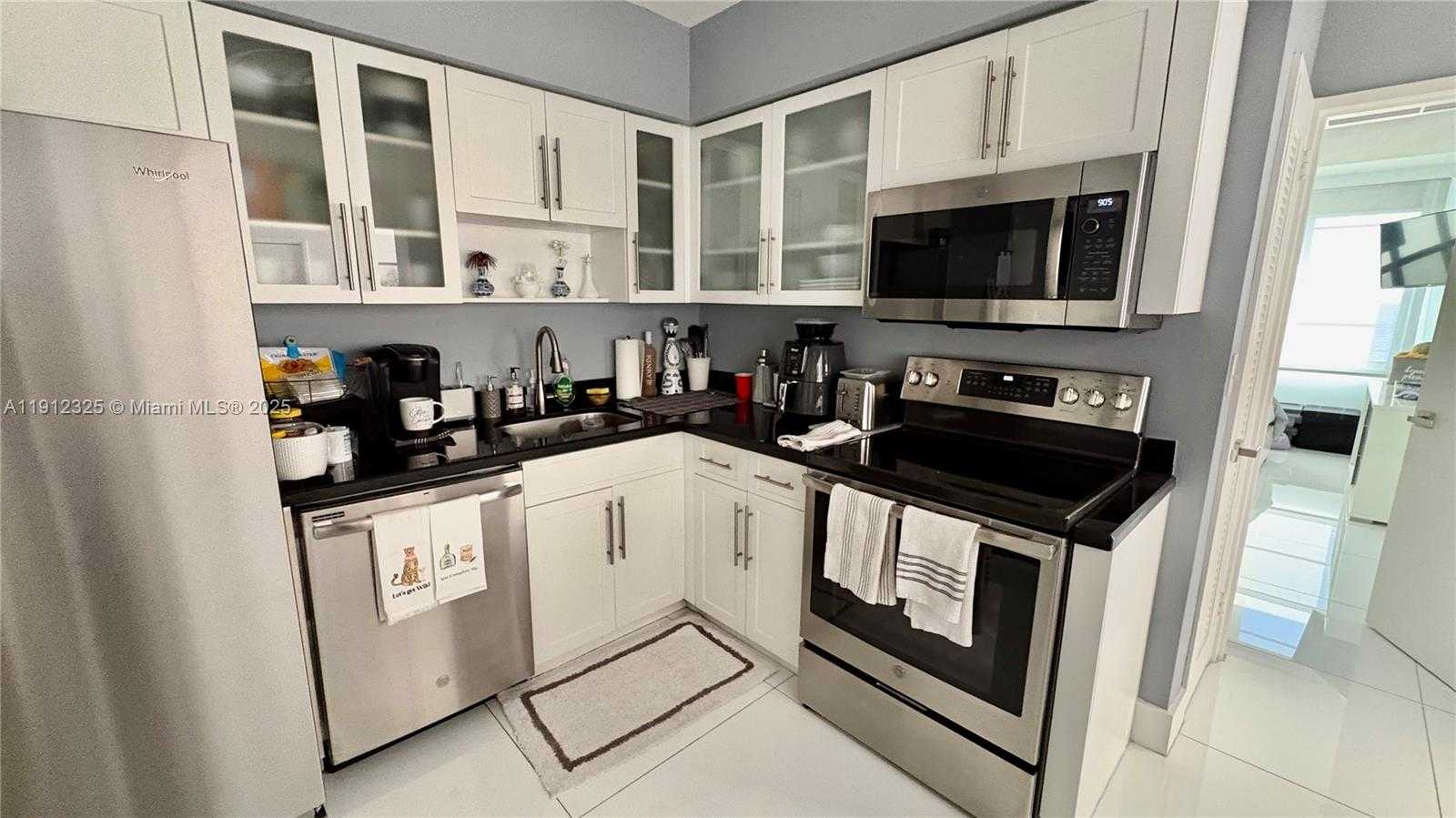 Small Image of 5700 COLLINS AVE #11B, Miami Beach Number 14