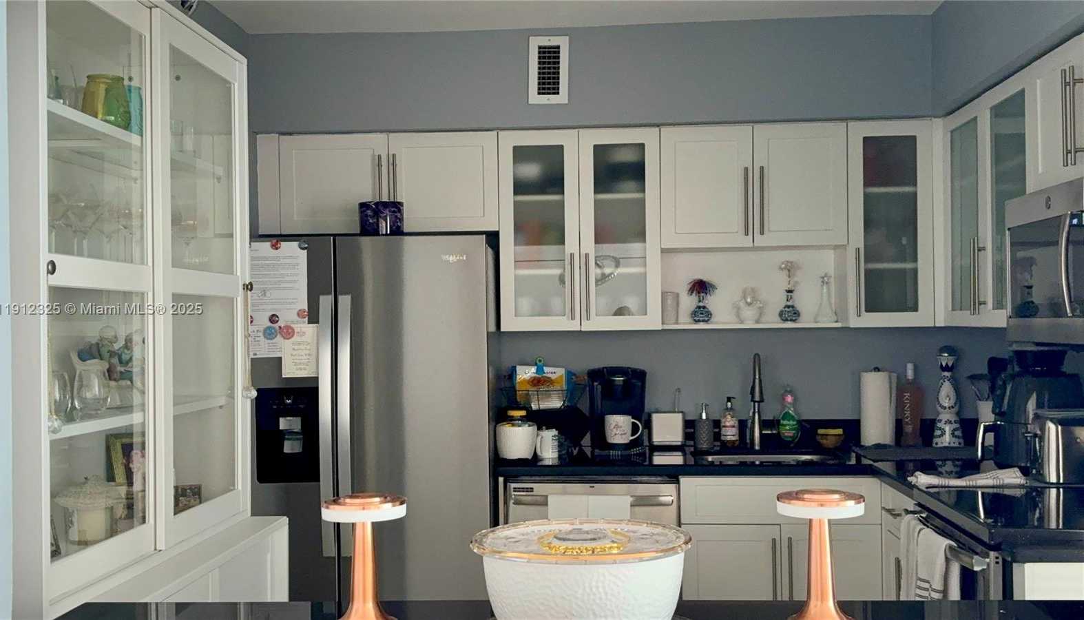 Small Image of 5700 COLLINS AVE #11B, Miami Beach Number 17