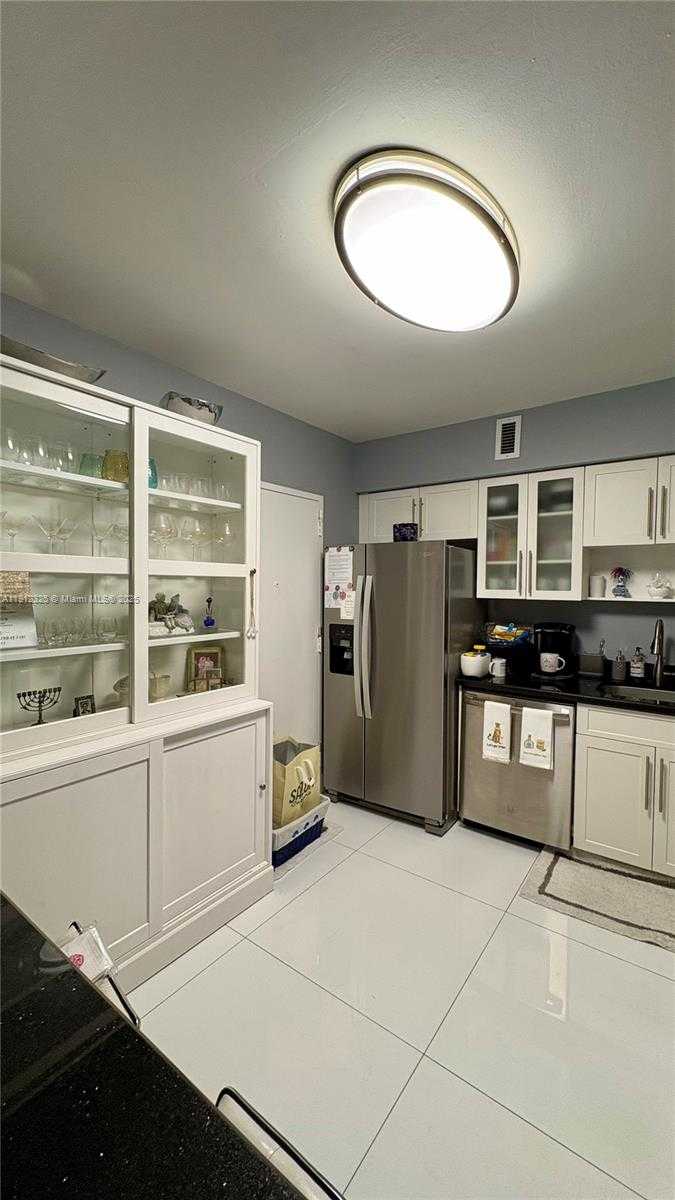 Small Image of 5700 COLLINS AVE #11B, Miami Beach Number 18