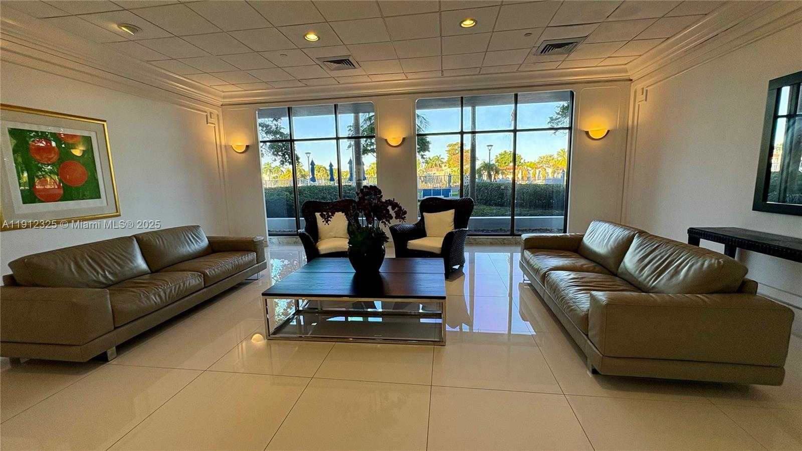 Small Image of 5700 COLLINS AVE #11B, Miami Beach Number 2