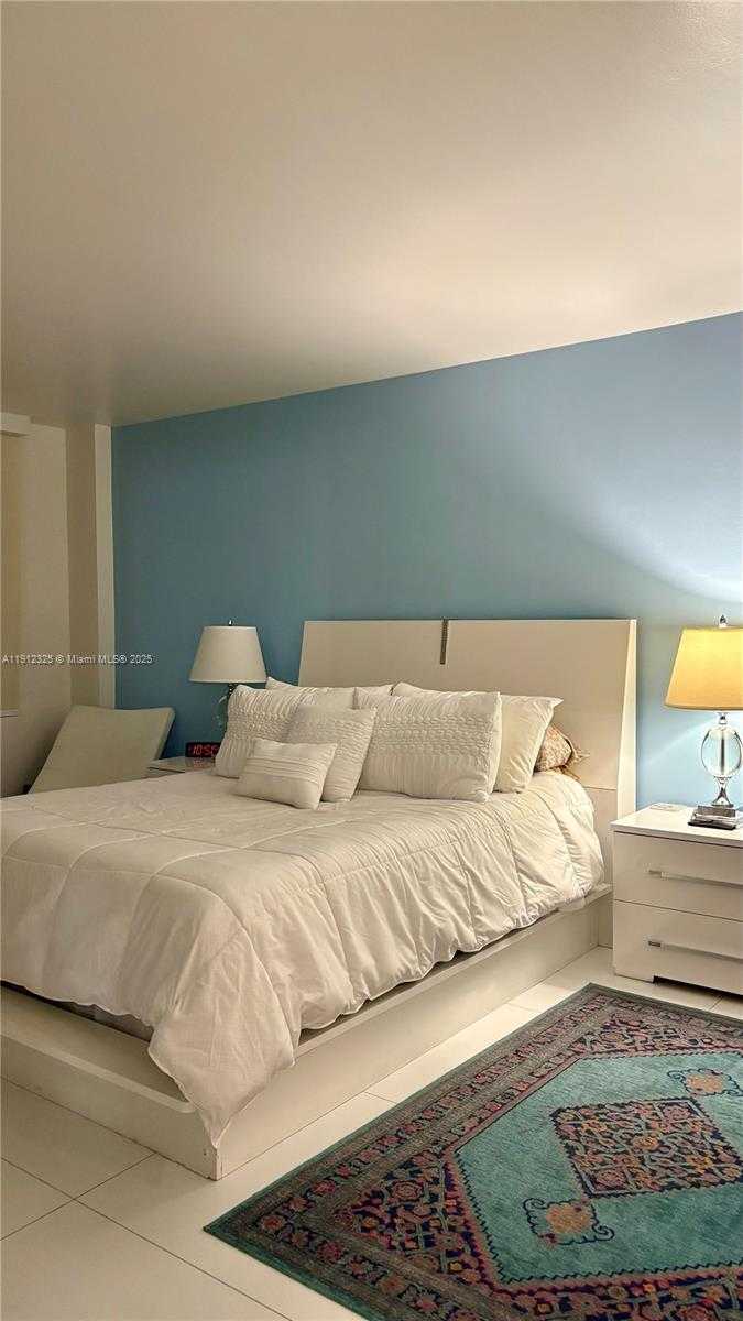 Small Image of 5700 COLLINS AVE #11B, Miami Beach Number 20