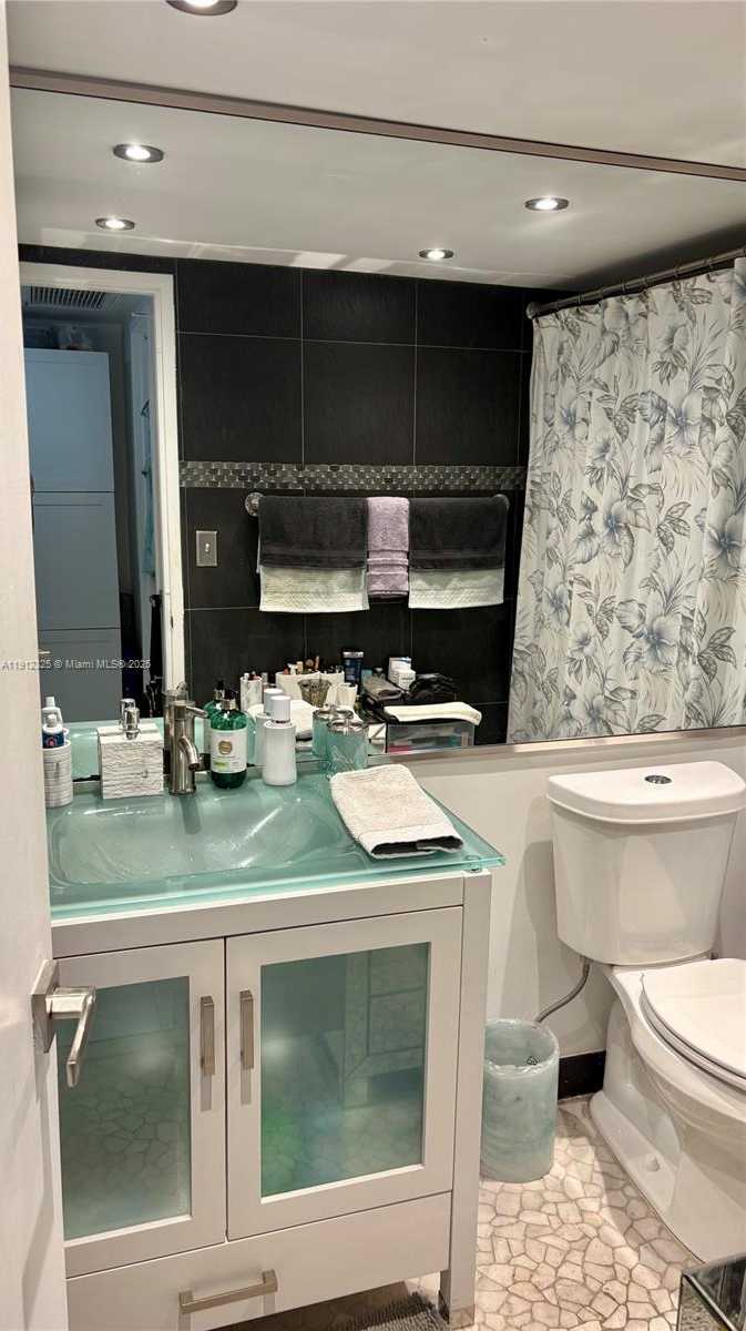 Small Image of 5700 COLLINS AVE #11B, Miami Beach Number 21