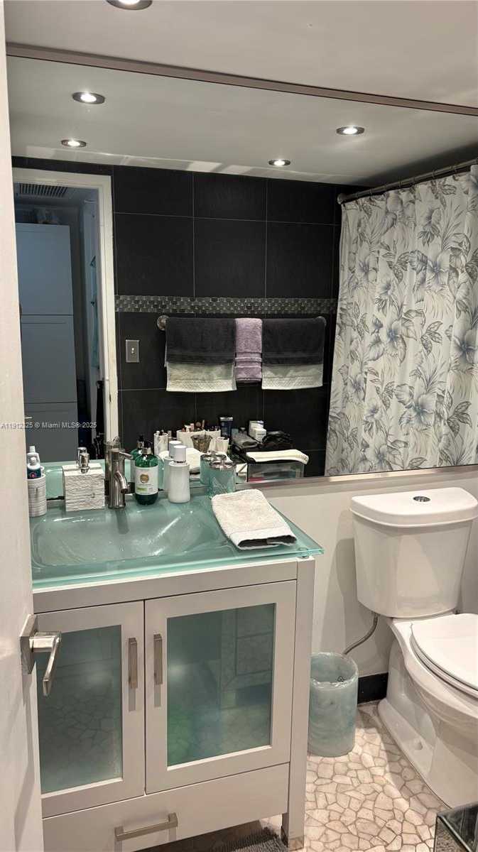 Small Image of 5700 COLLINS AVE #11B, Miami Beach Number 22