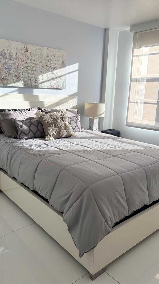 Small Image of 5700 COLLINS AVE #11B, Miami Beach Number 23