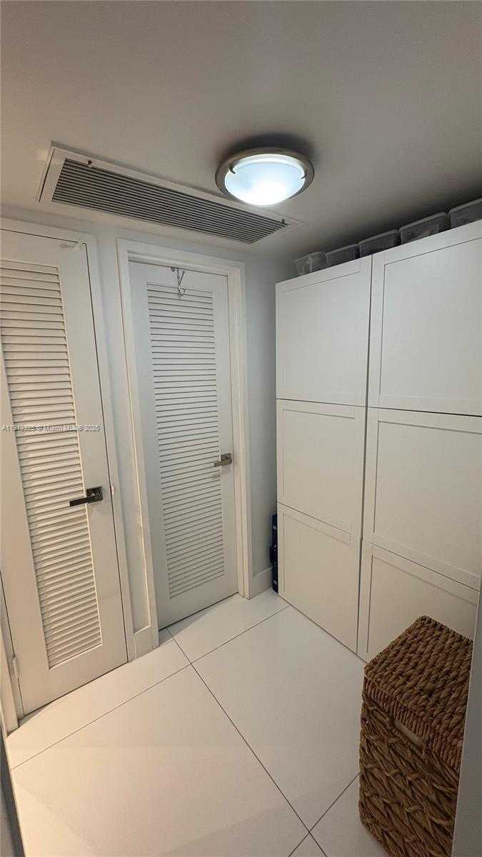 Small Image of 5700 COLLINS AVE #11B, Miami Beach Number 24