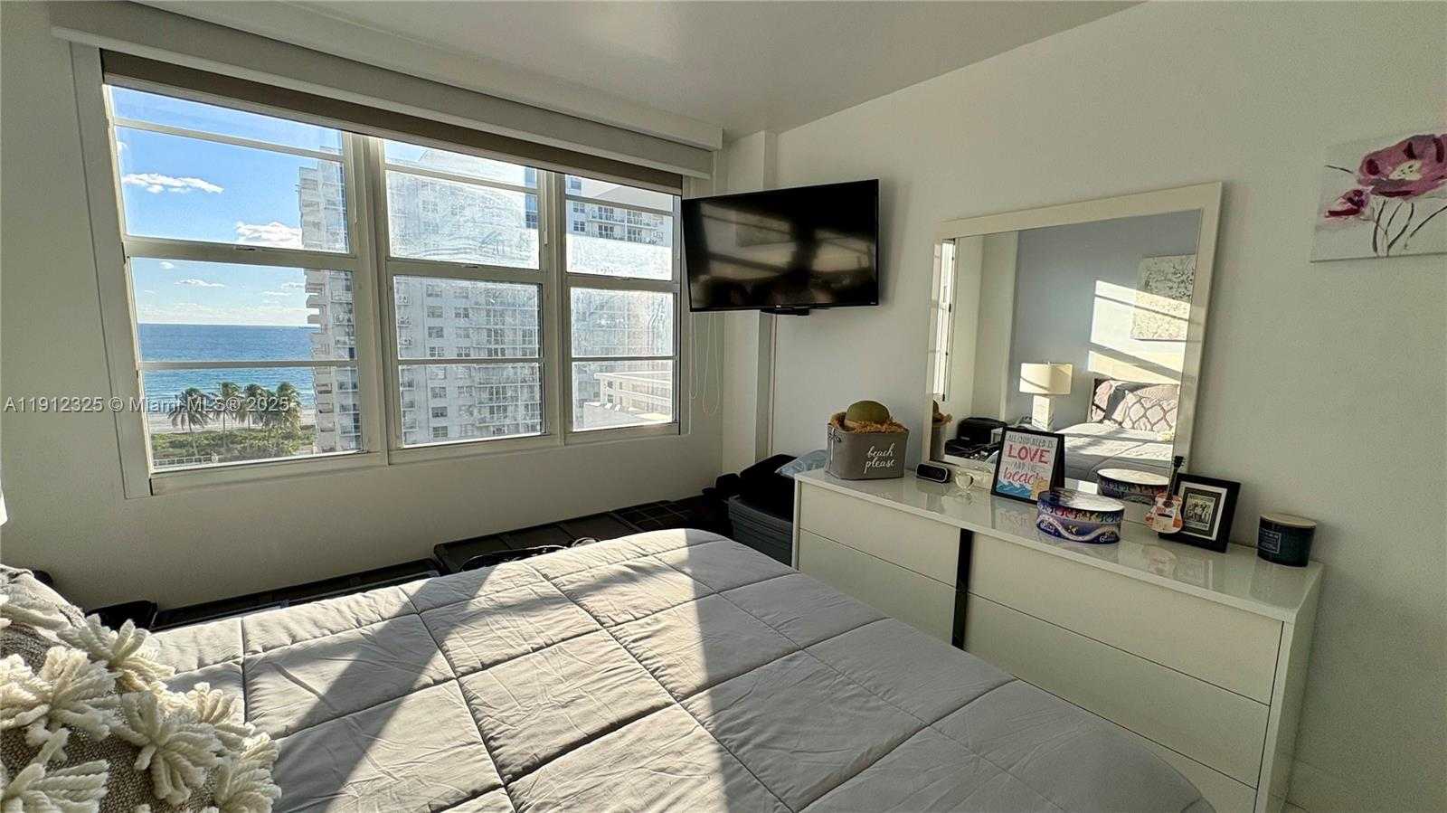 Small Image of 5700 COLLINS AVE #11B, Miami Beach Number 26