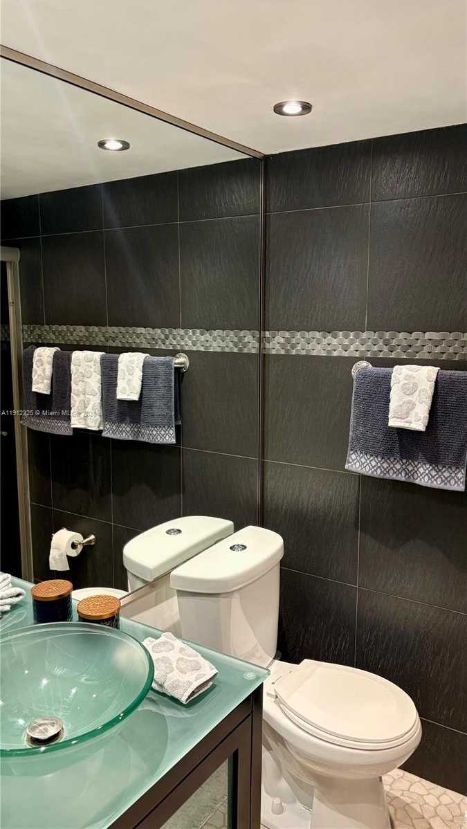 Small Image of 5700 COLLINS AVE #11B, Miami Beach Number 29