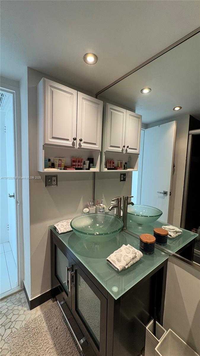 Small Image of 5700 COLLINS AVE #11B, Miami Beach Number 32