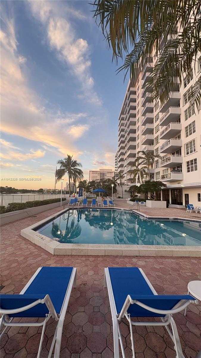 Small Image of 5700 COLLINS AVE #11B, Miami Beach Number 36