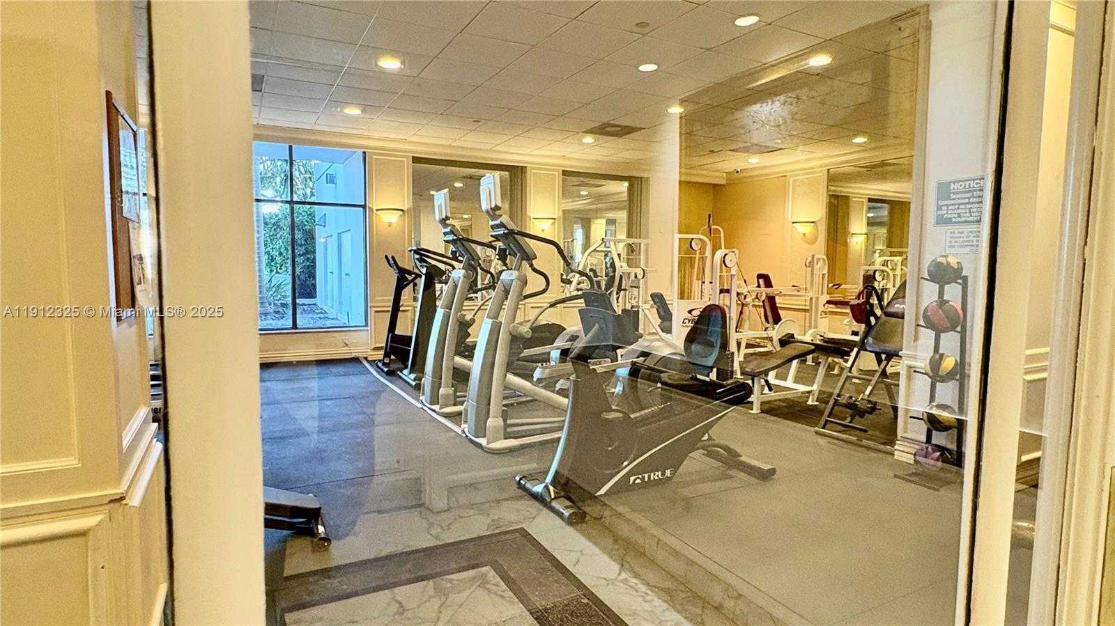 Small Image of 5700 COLLINS AVE #11B, Miami Beach Number 4