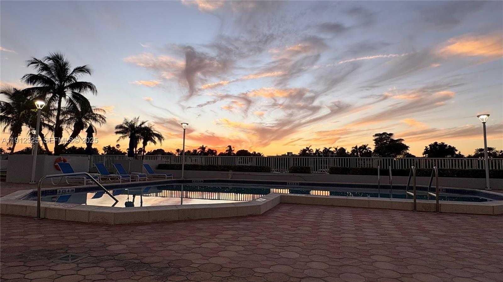 Small Image of 5700 COLLINS AVE #11B, Miami Beach Number 40