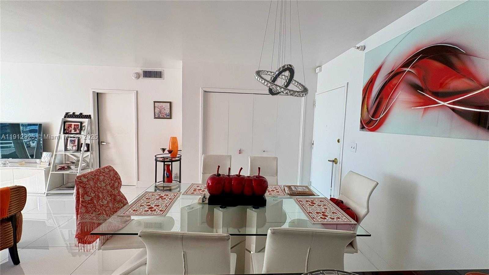 Small Image of 5700 COLLINS AVE #11B, Miami Beach Number 7