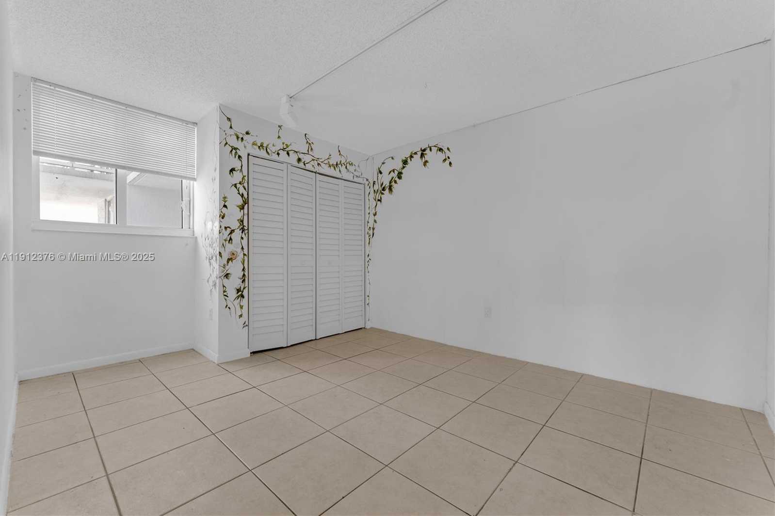 Small Image of 2457 COLLINS AVE #201, Miami Beach Number 11