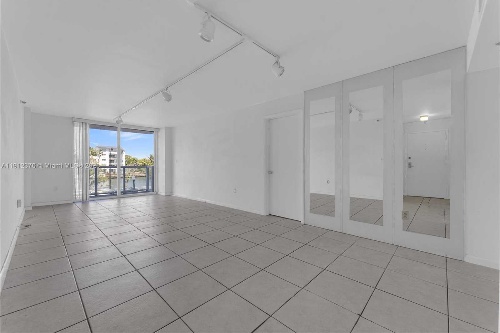Small Image of 2457 COLLINS AVE #201, Miami Beach Number 20