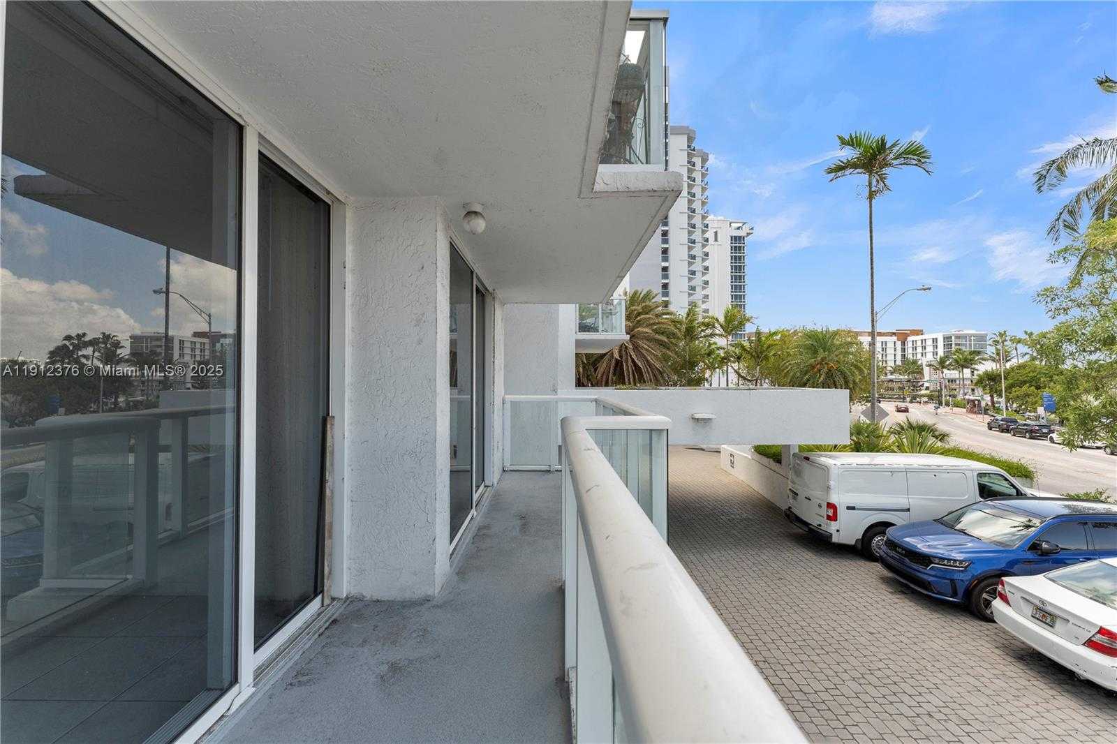 Small Image of 2457 COLLINS AVE #201, Miami Beach Number 25