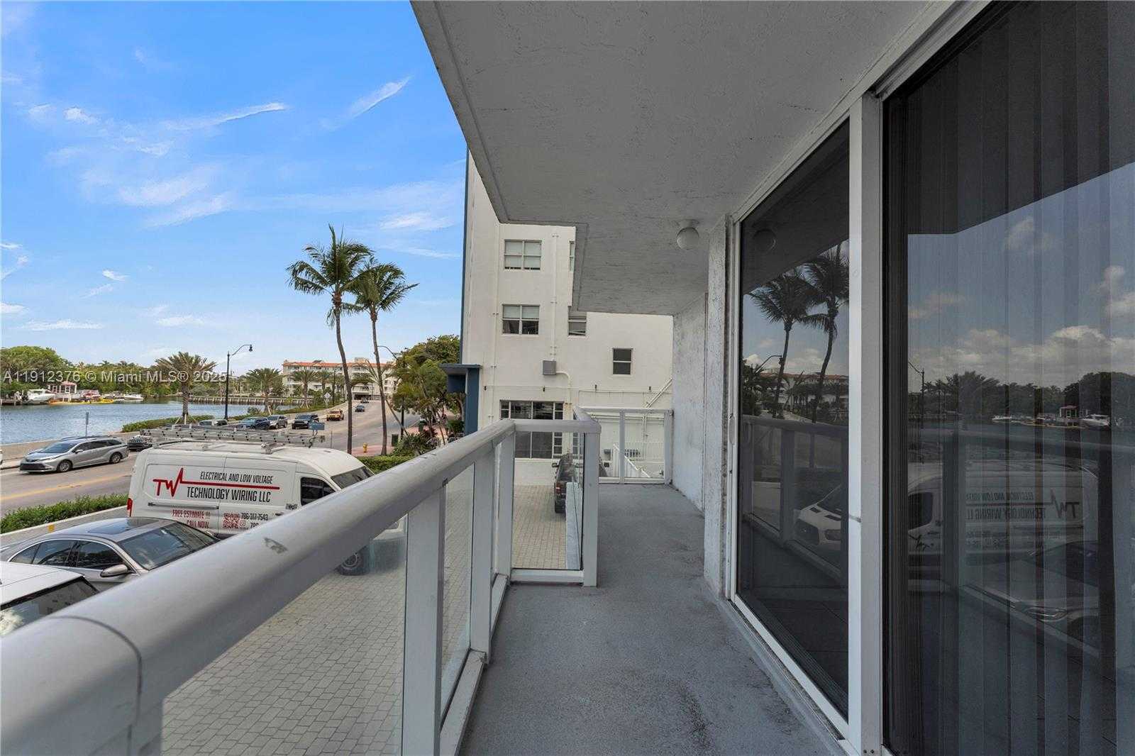 Small Image of 2457 COLLINS AVE #201, Miami Beach Number 26