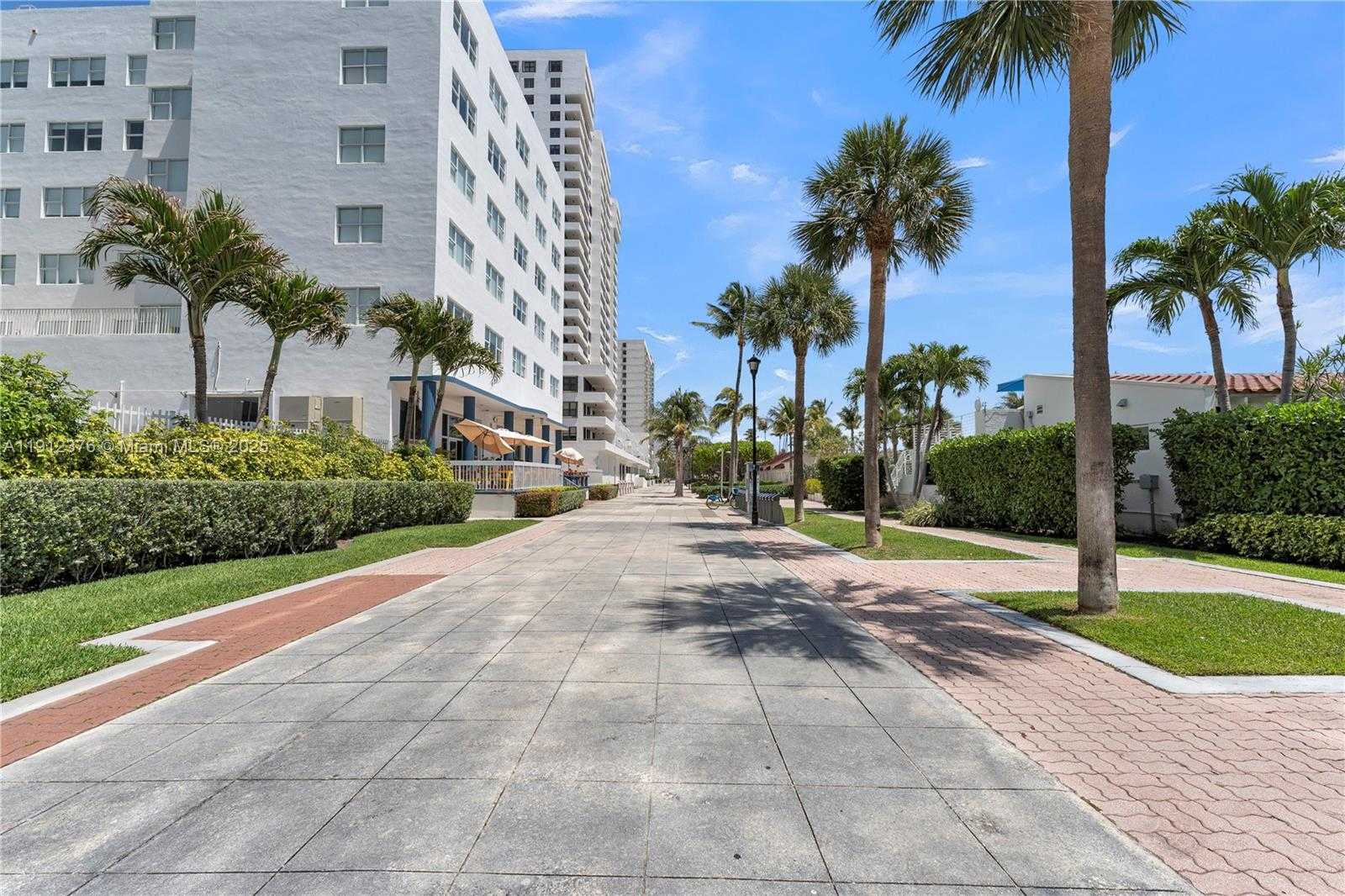 Small Image of 2457 COLLINS AVE #201, Miami Beach Number 31