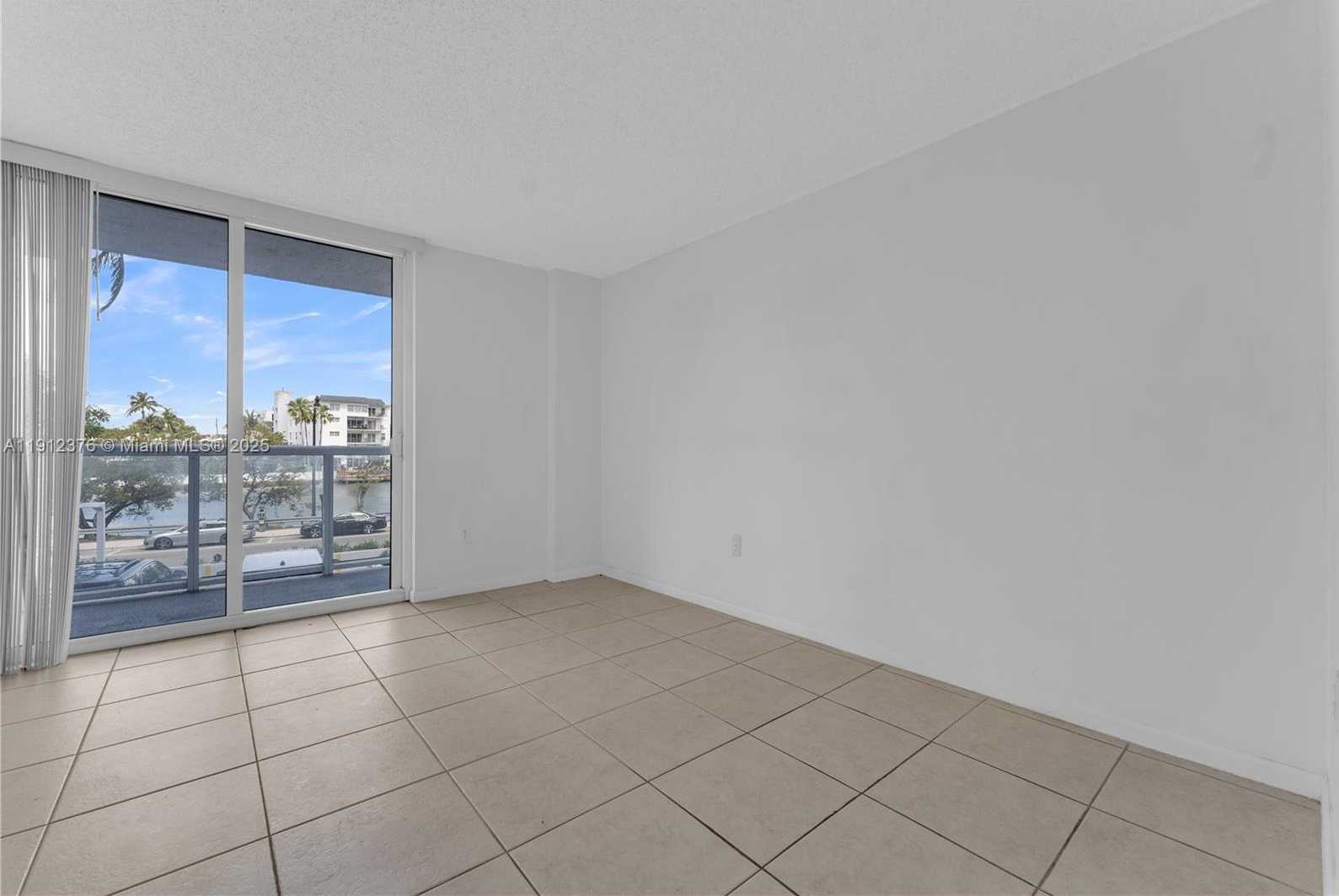 Small Image of 2457 COLLINS AVE #201, Miami Beach Number 7