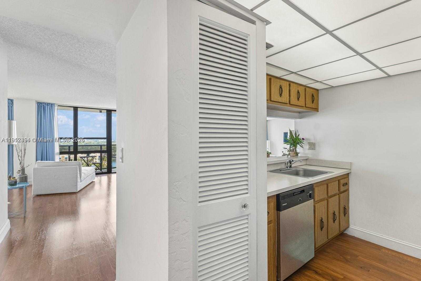 Small Image of 600 NORTH EAST 36TH ST #1810, Miami Number 6