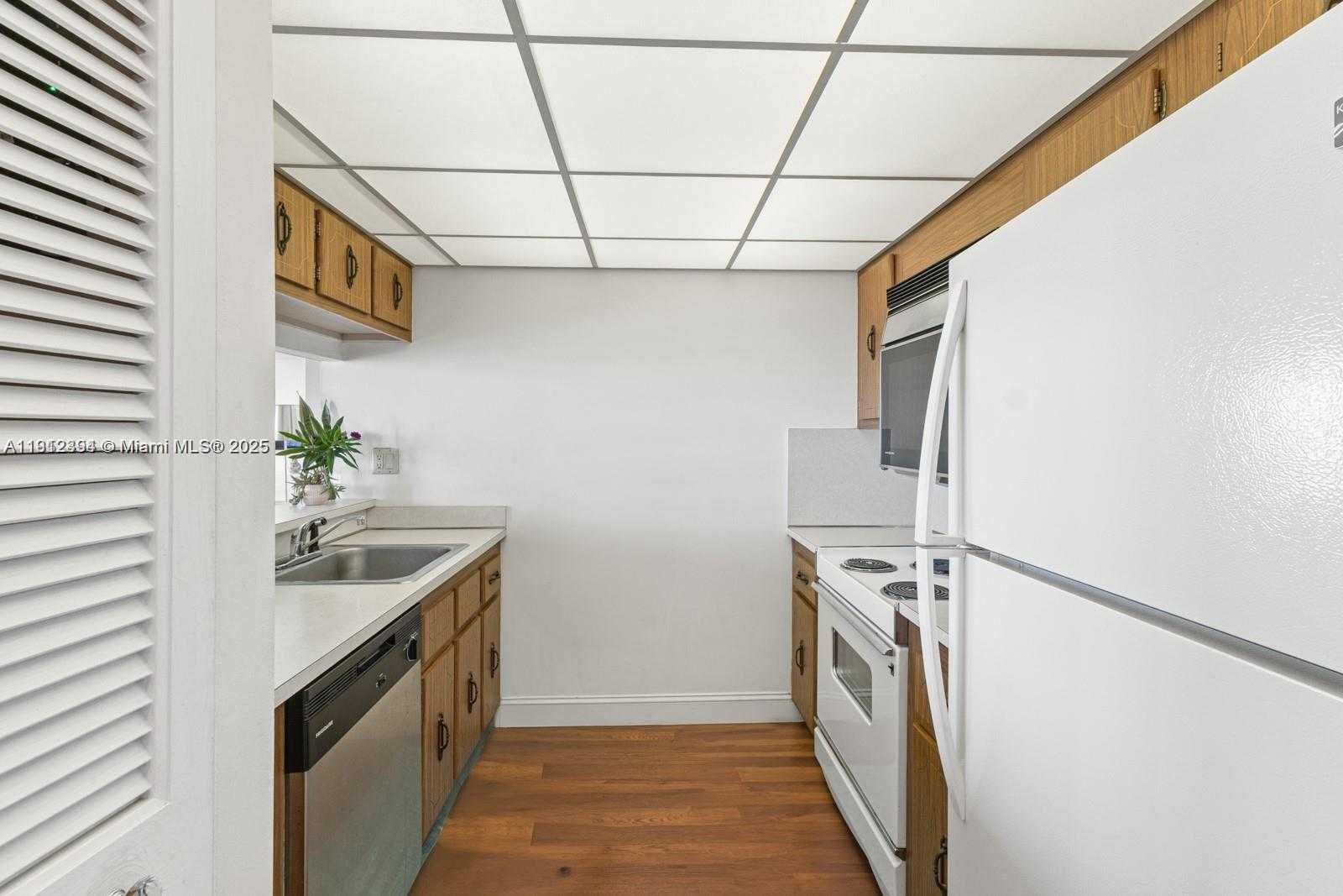 Small Image of 600 NORTH EAST 36TH ST #1810, Miami Number 7