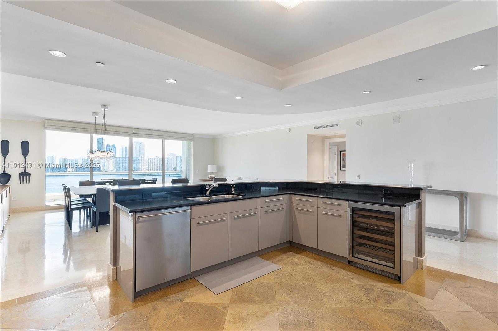 Small Image of 6000 ISLAND BLVD #1007, Aventura Number 31