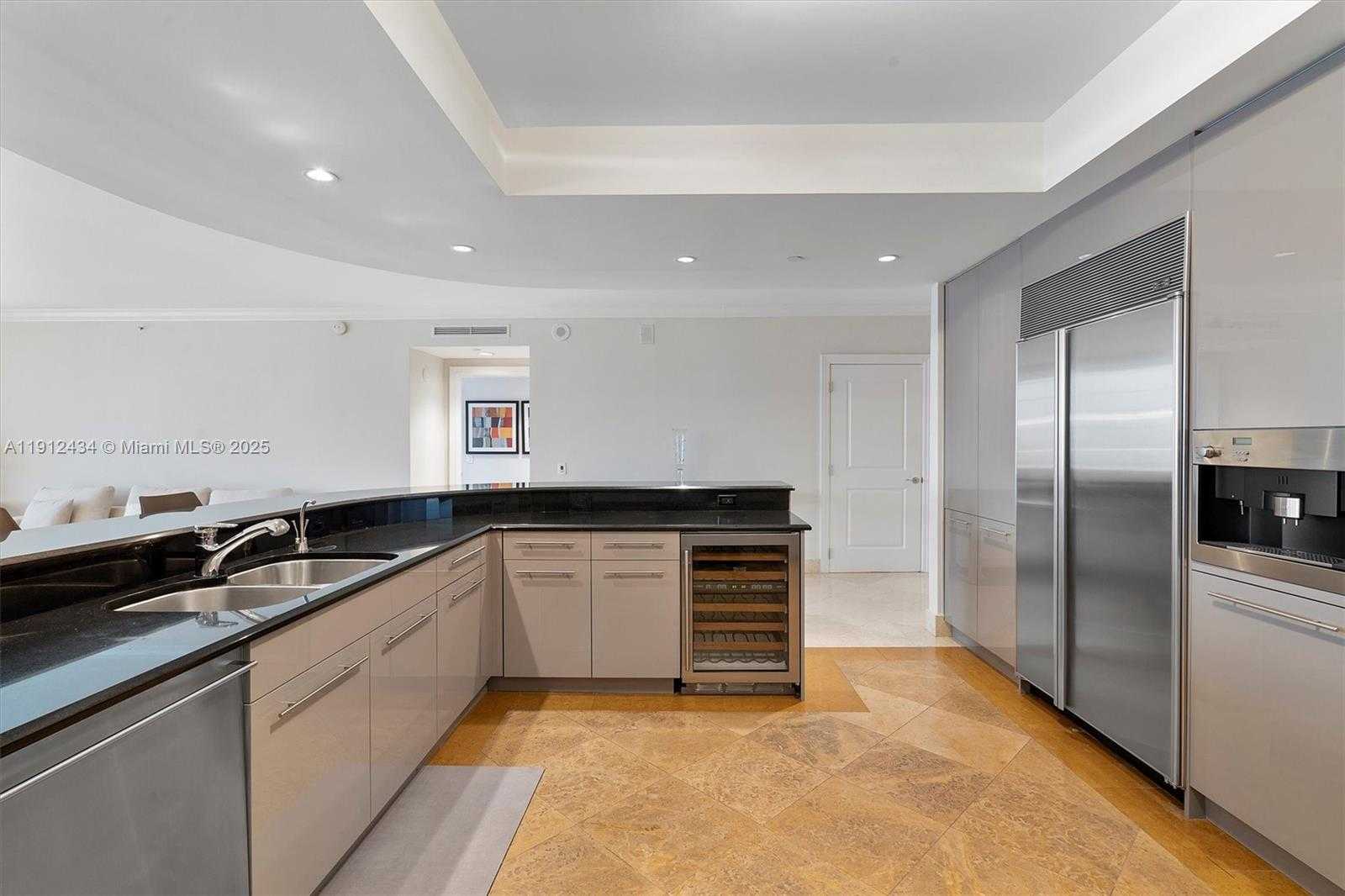 Small Image of 6000 ISLAND BLVD #1007, Aventura Number 34