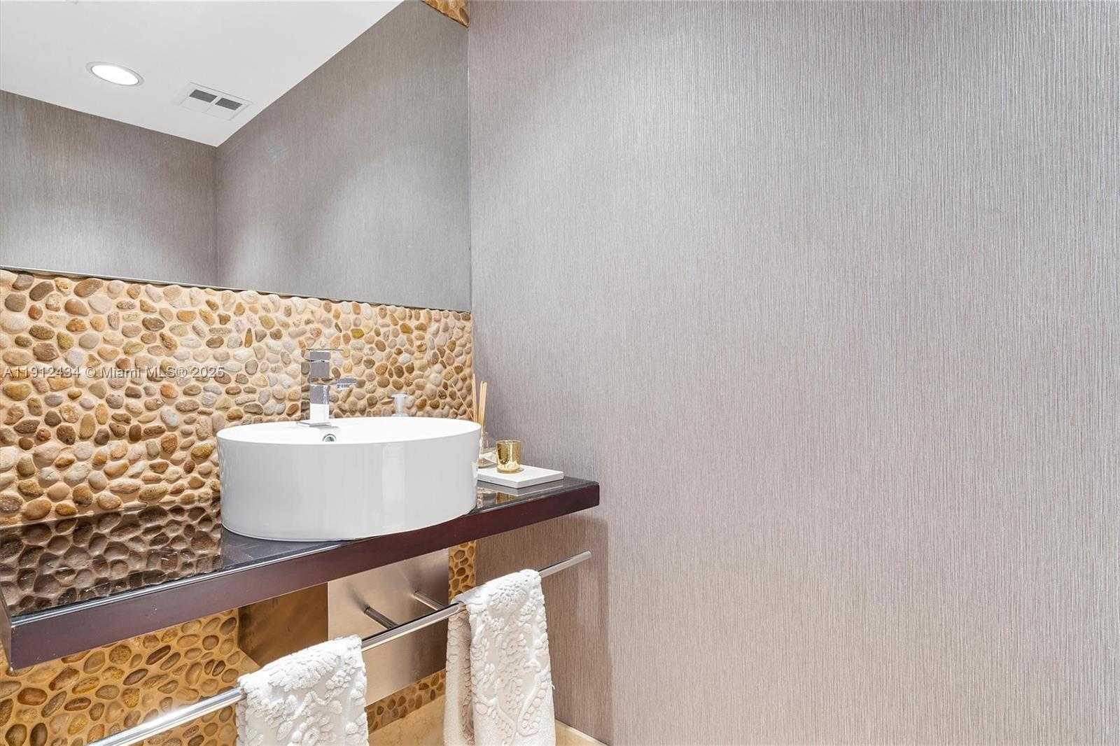 Small Image of 6000 ISLAND BLVD #1007, Aventura Number 37