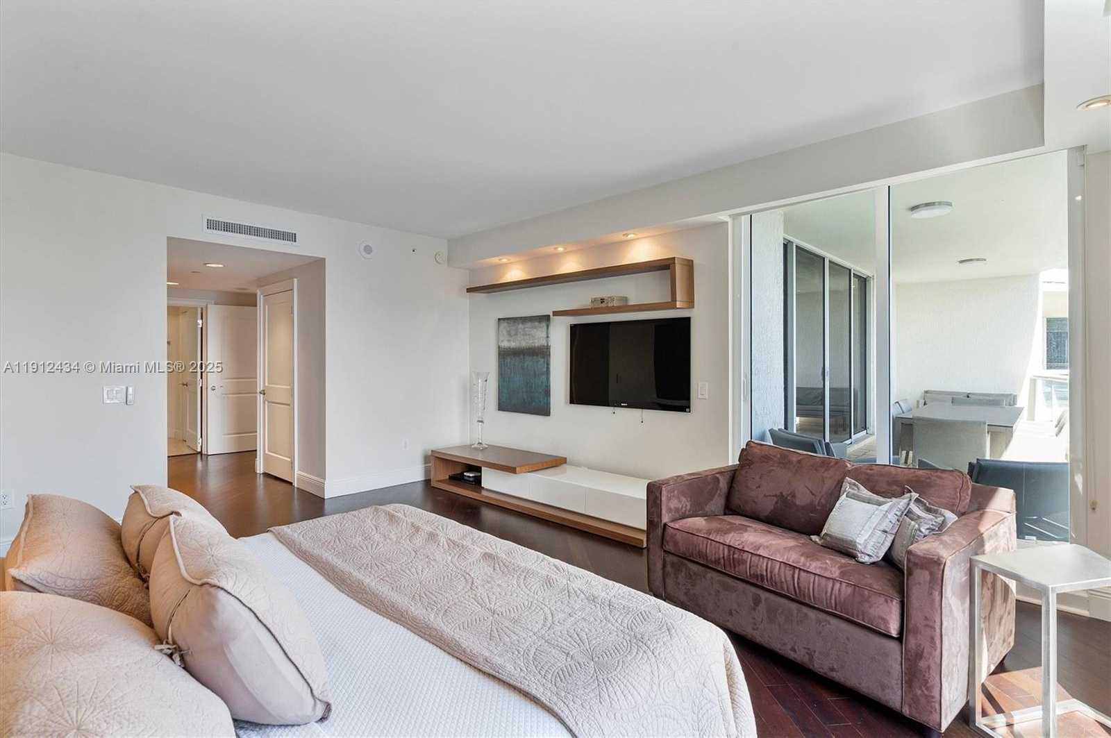 Small Image of 6000 ISLAND BLVD #1007, Aventura Number 40