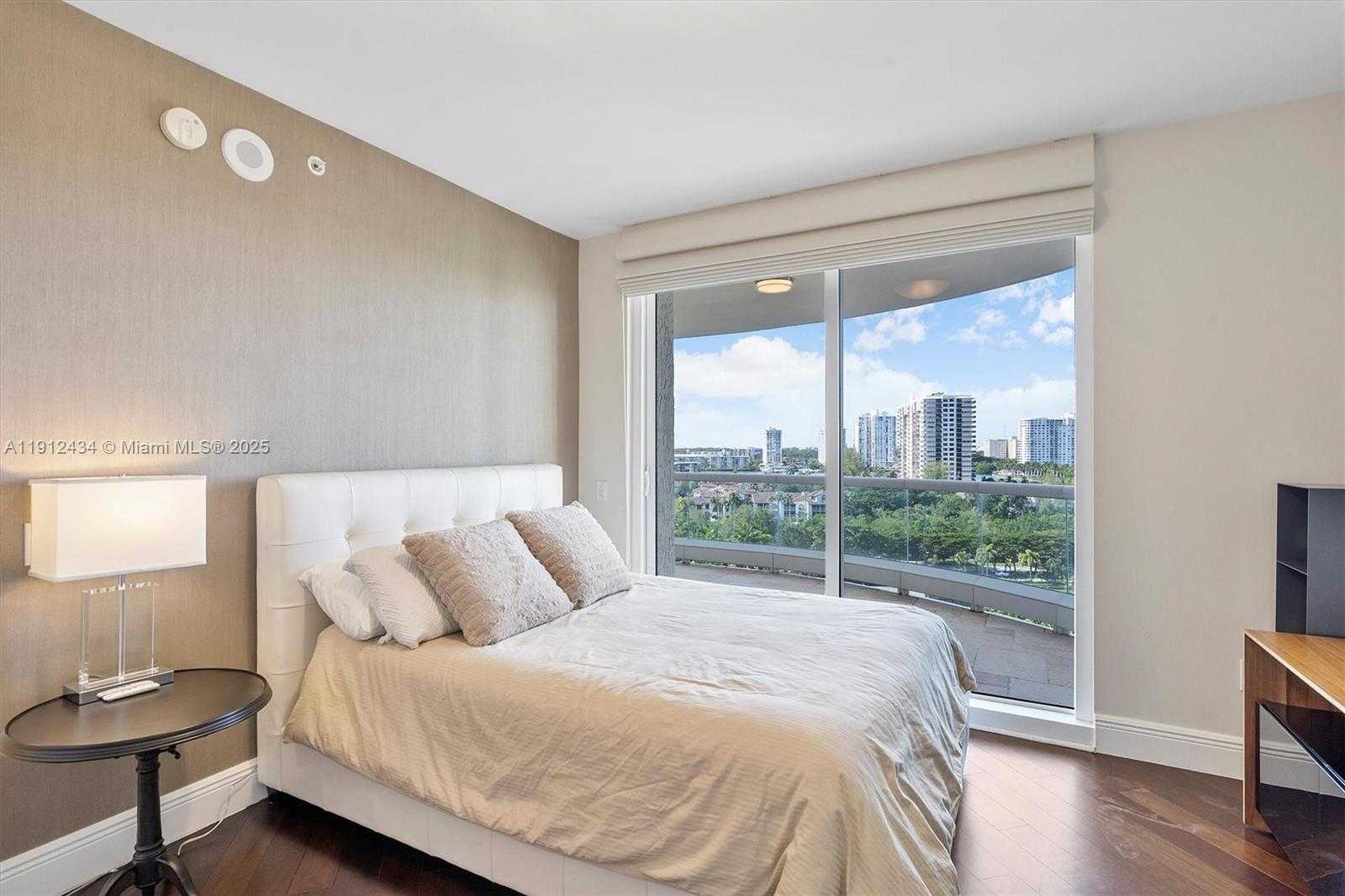 Small Image of 6000 ISLAND BLVD #1007, Aventura Number 52