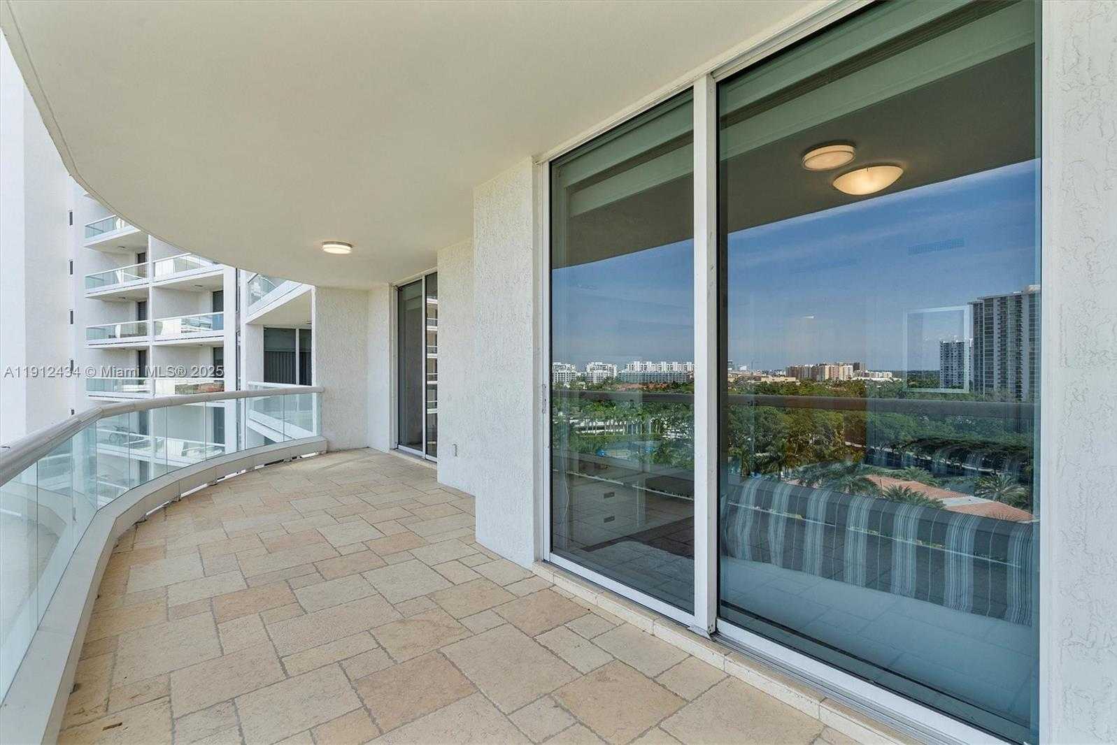 Small Image of 6000 ISLAND BLVD #1007, Aventura Number 54