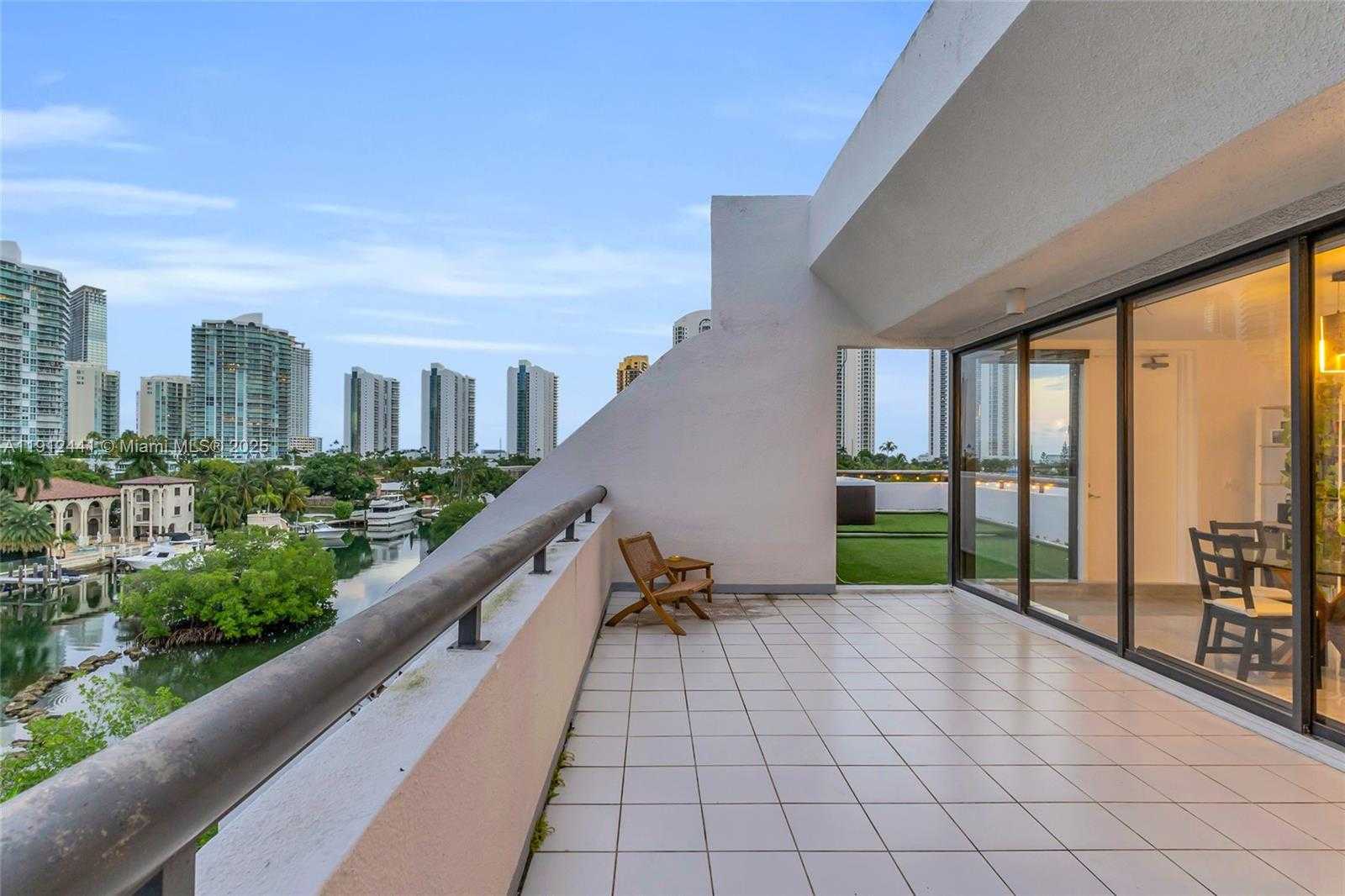 Small Image of 355 POINCIANA DR #1130, Sunny Isles Beach Number 11