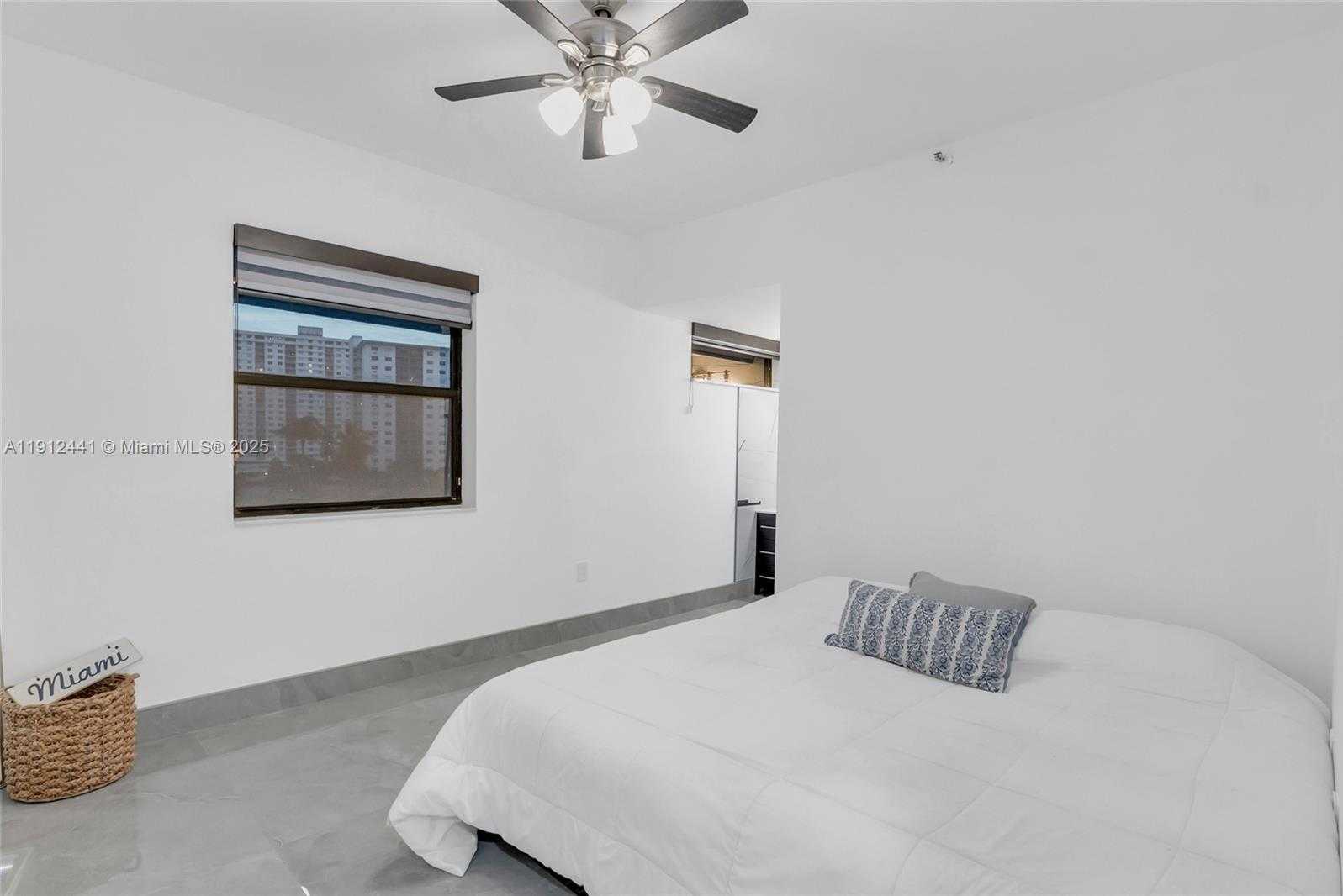 Small Image of 355 POINCIANA DR #1130, Sunny Isles Beach Number 14