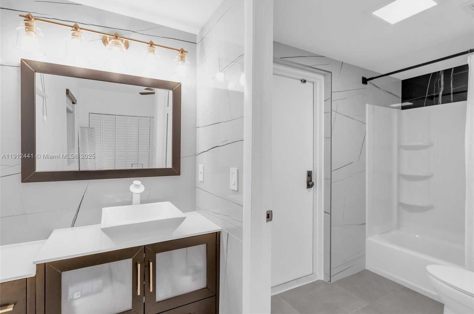 Small Image of 355 POINCIANA DR #1130, Sunny Isles Beach Number 15