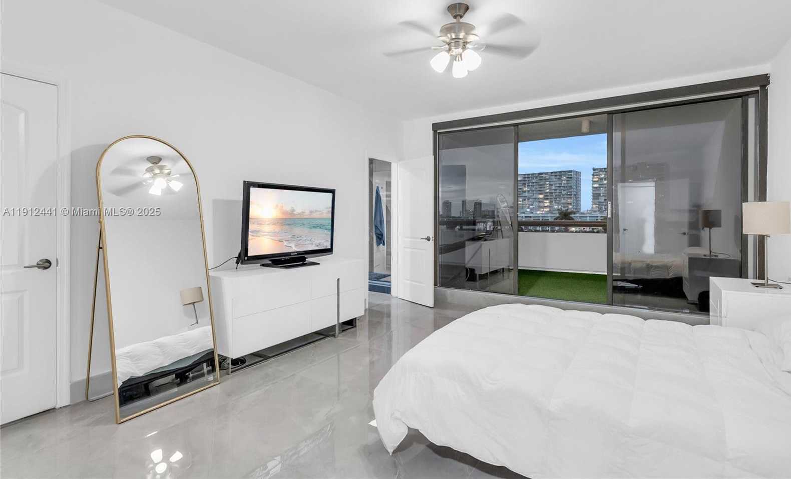 Small Image of 355 POINCIANA DR #1130, Sunny Isles Beach Number 17